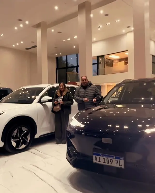 Entrega de dos Geely EX5